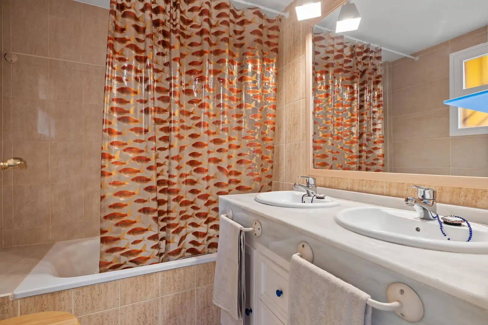 Badezimmer von Wohnung zur Miete in Mijas mit Klimaanlage, Heizung und Privatgarten