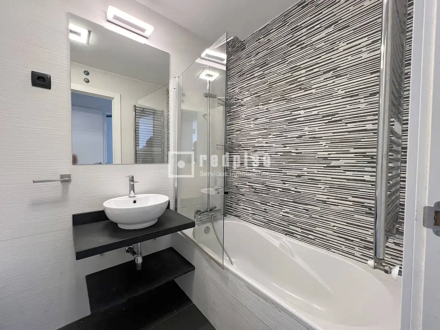 Bathroom of Flat for rent in Madrid  with Heating, Private garden and Terrace
