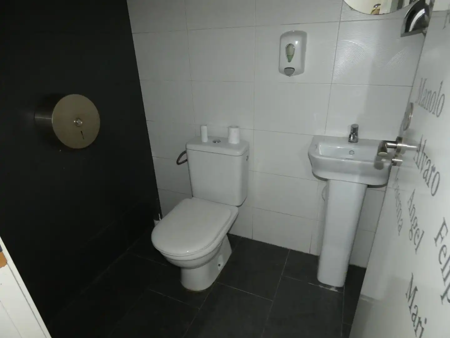 Baño de Local de alquiler en Alguazas con Aire acondicionado