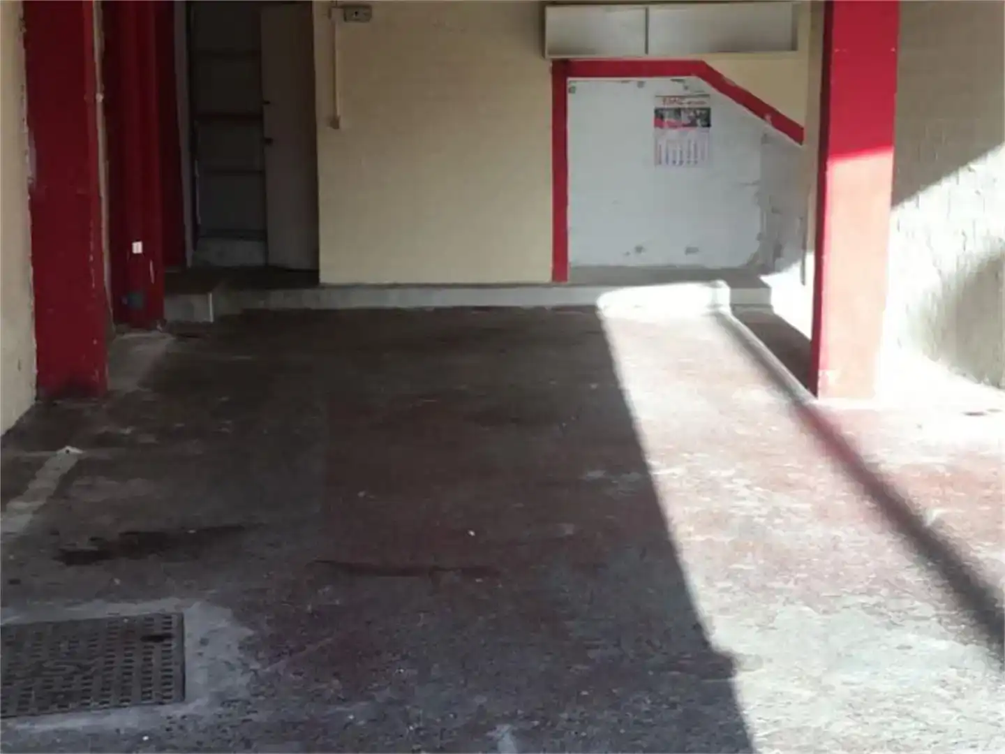 Parkplatz von Fabrikhallen zum Verkauf in Mijas