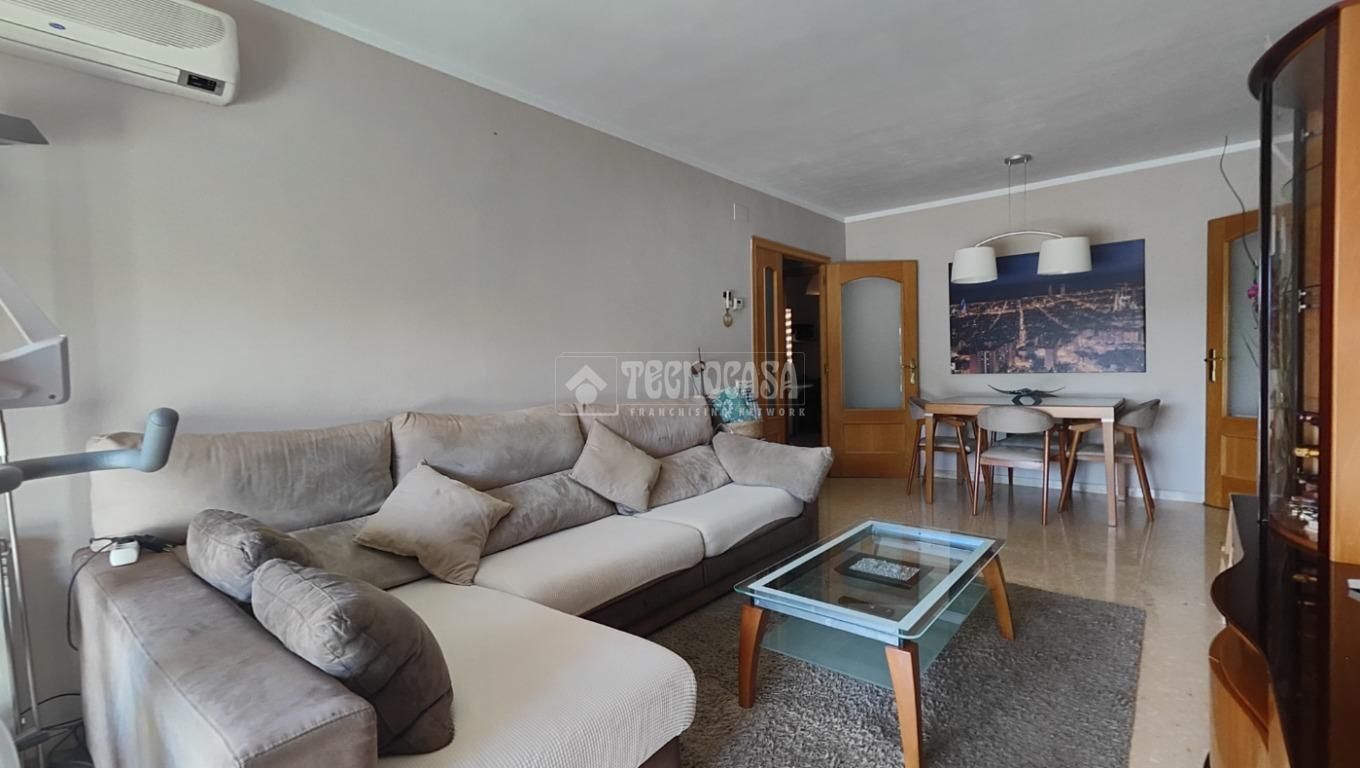 Living room of Flat for sale in Sant Boi de Llobregat  with Air Conditioner and Balcony