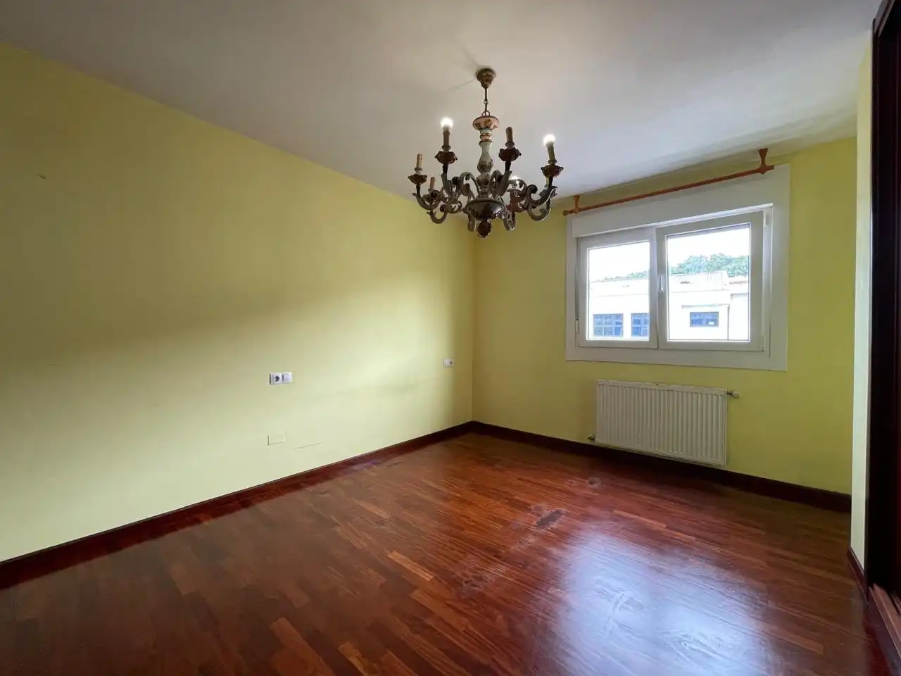 Dormitori de Pis en venda en Arteixo amb Calefacció, Parquet i Terrassa