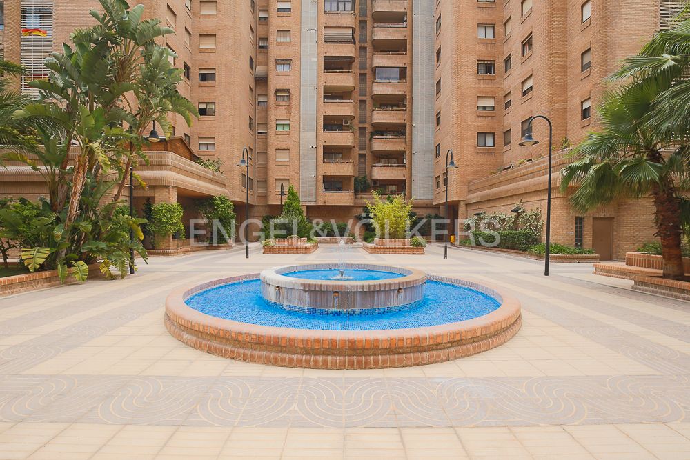 Vista exterior de Apartament de lloguer en  Valencia Capital amb Calefacció, Jardí privat i Parquet