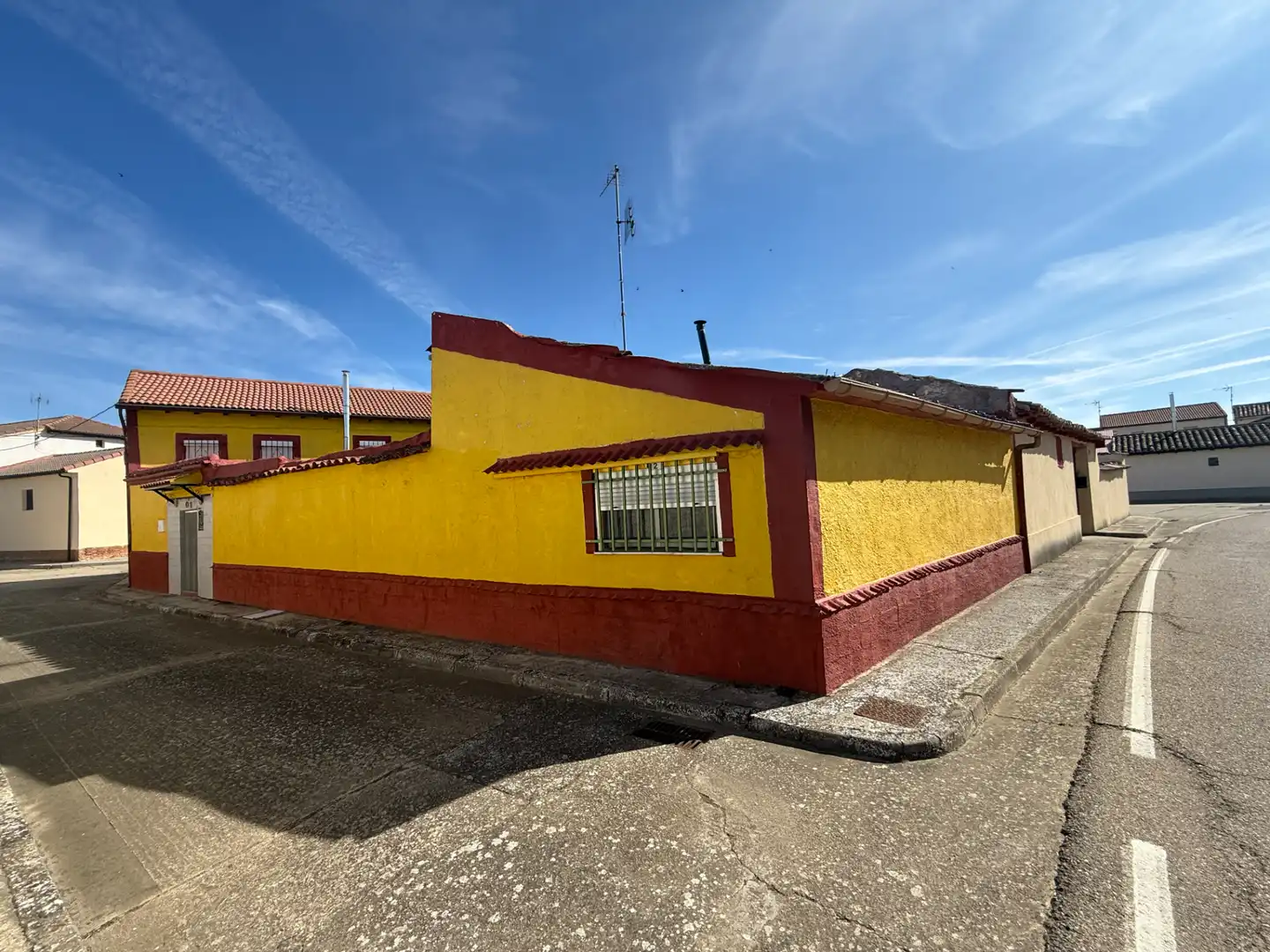 Vista exterior de Casa o xalet en venda en Villaturde amb Calefacció, Moblat i Forn