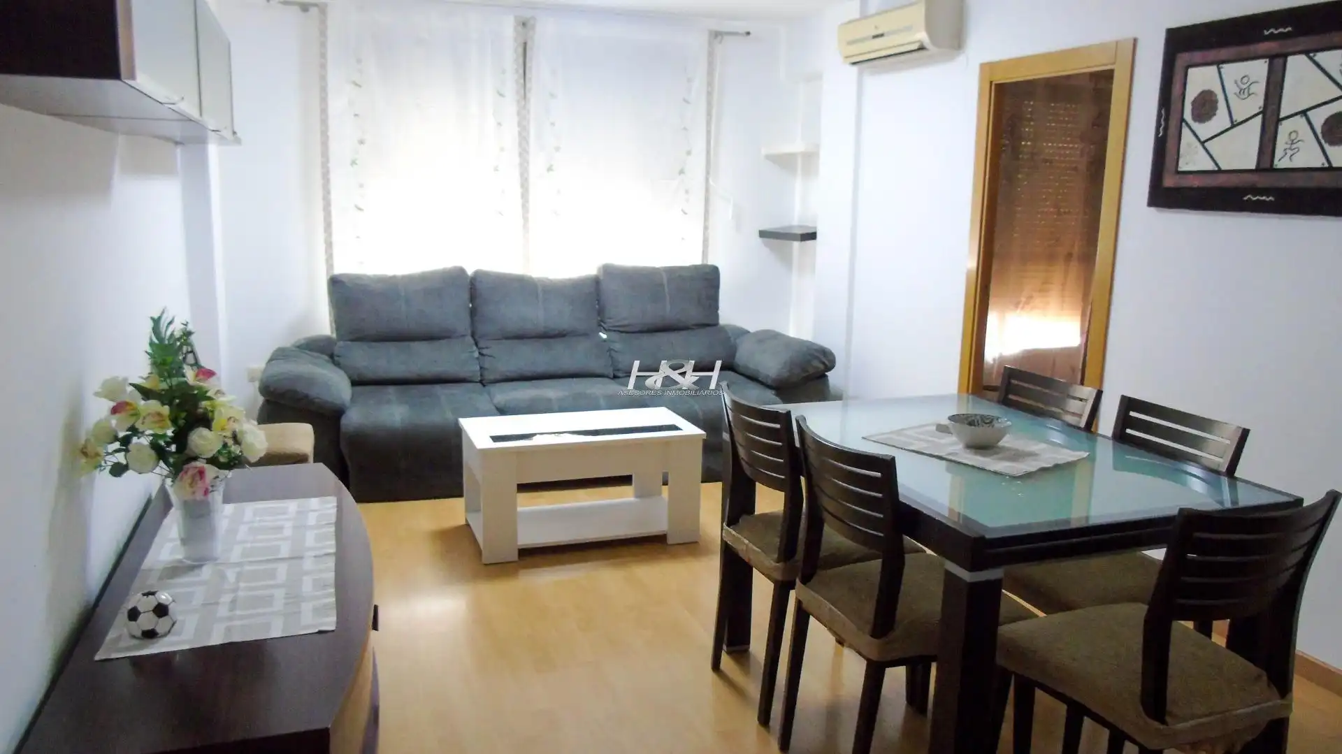 Living room of Flat for rent in Burjassot  with Air Conditioner, Storage room and Furnished
