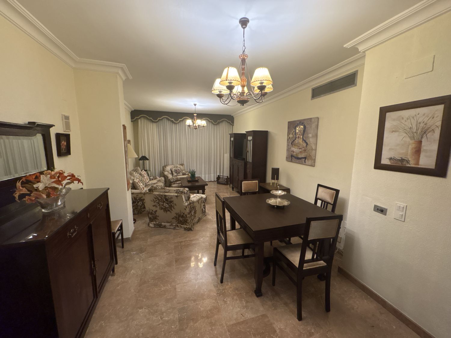 Comedor de Piso de alquiler en  Huelva Capital con Amueblado