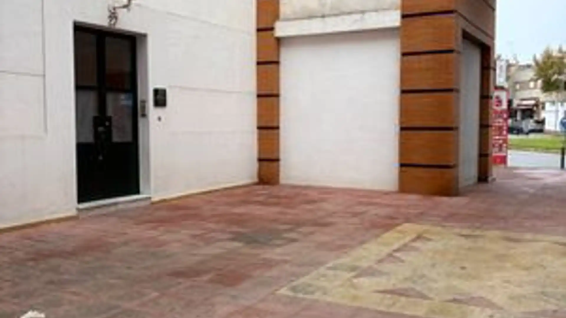 Vista exterior de Oficina en venda en Dos Hermanas