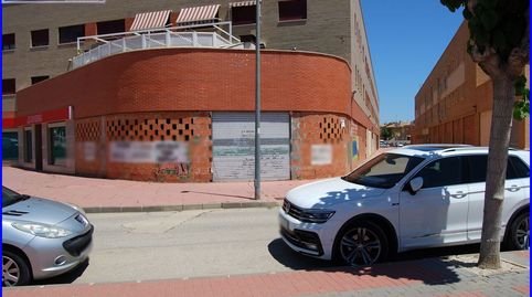 Amplio local comercial en planta baja y sótano con fachada a carretera