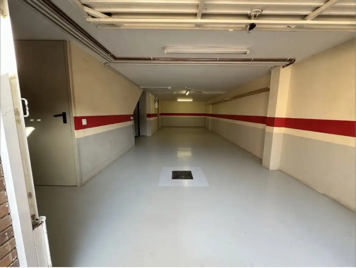 Parking de Casa adosada en venta en Sant Joan Despí con Aire acondicionado, Calefacción y Jardín privado