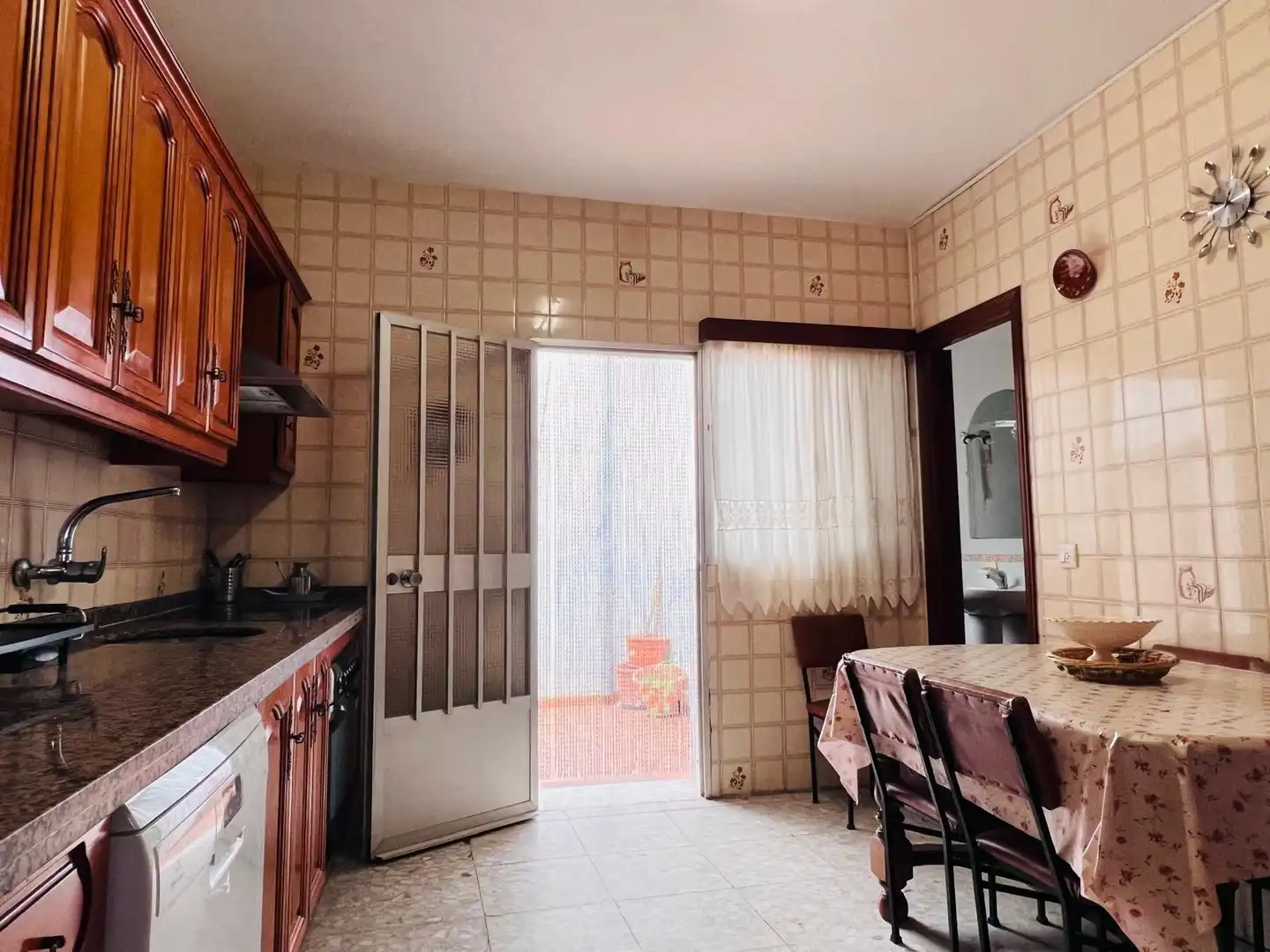Küche von Einfamilien-Reihenhaus zum Verkauf in Los Barrios