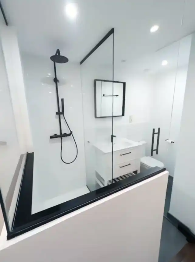 Bany de Apartament de lloguer en A Coruña Capital  amb Aire condicionat, Calefacció i Parquet