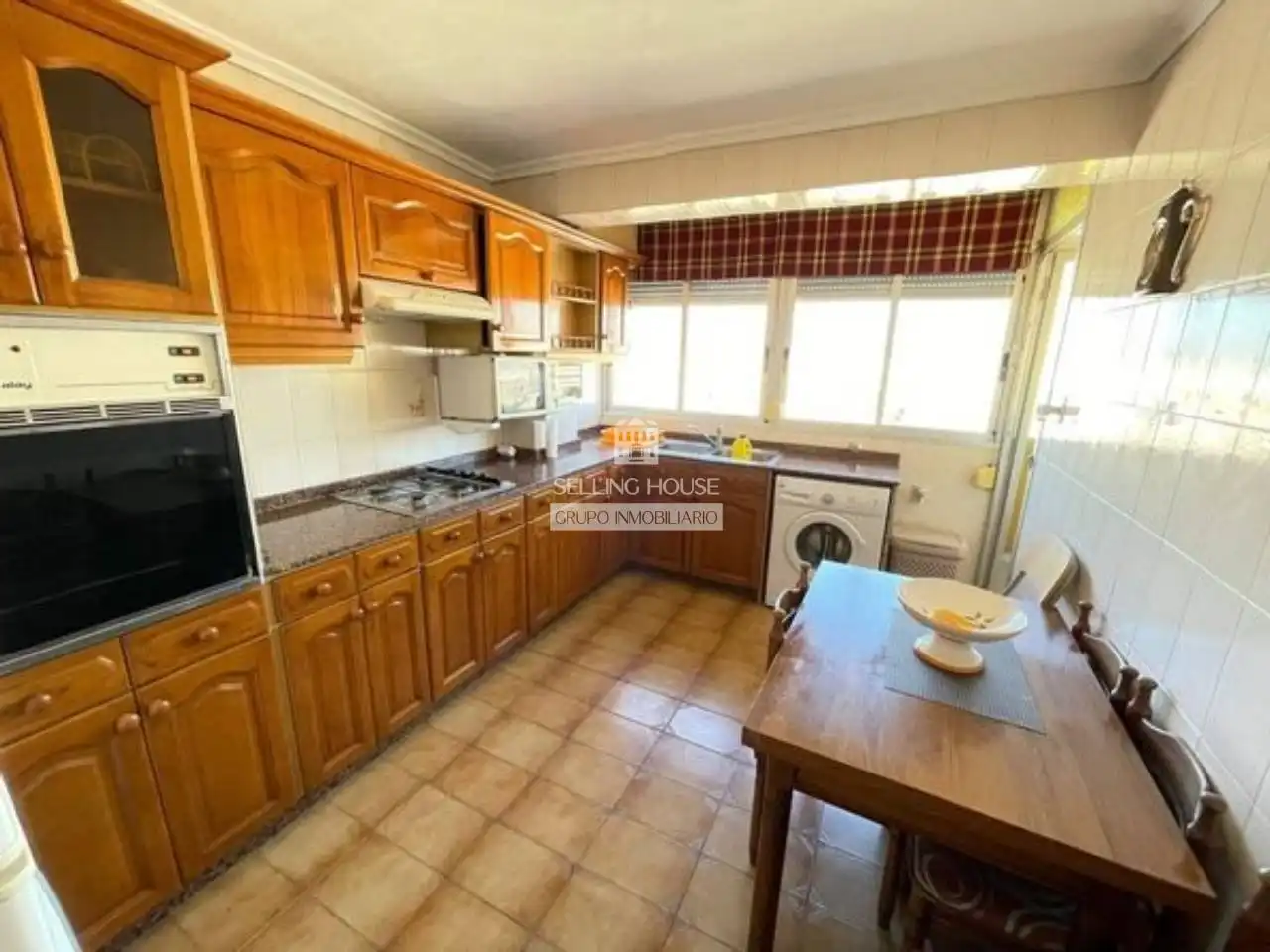 Cuina de Pis de lloguer en Valencia amb Aire condicionat, Calefacció i Moblat