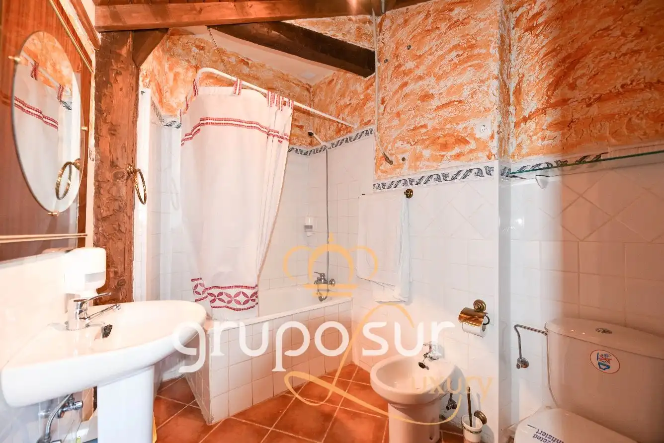 Country homes for sale in Olmedo  with Heating, Private garden and Parquet flooring