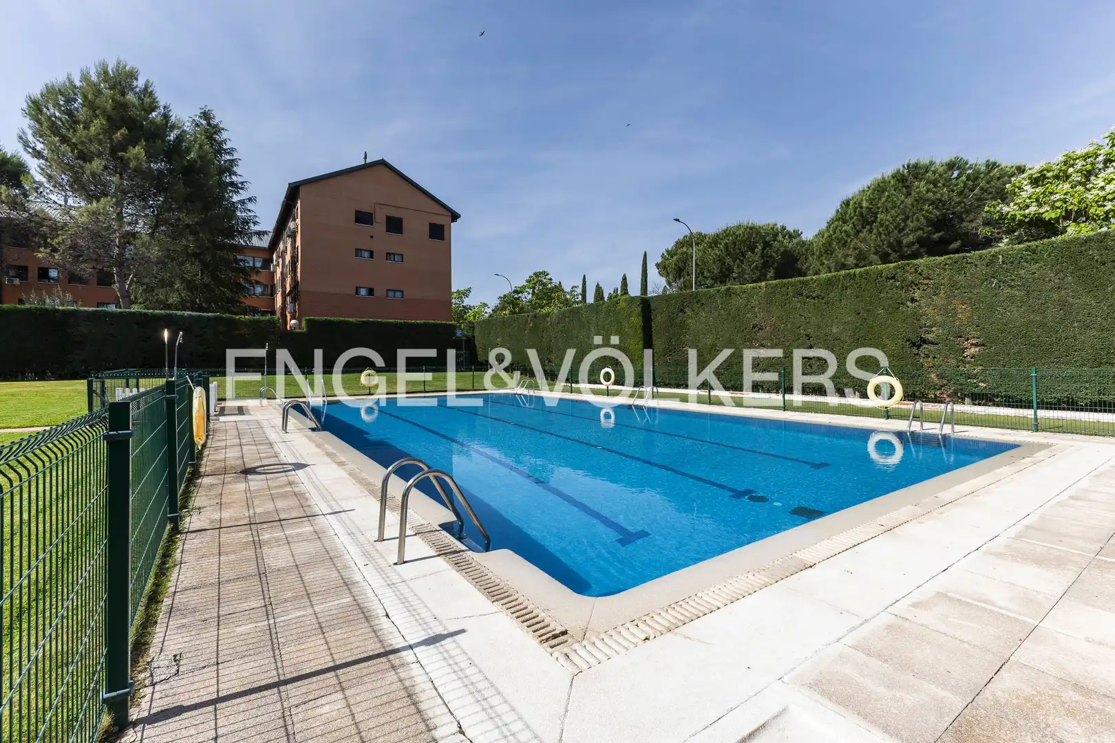 Swimming pool of Flat for rent in Madrid  with Air Conditioner, Heating and Private garden