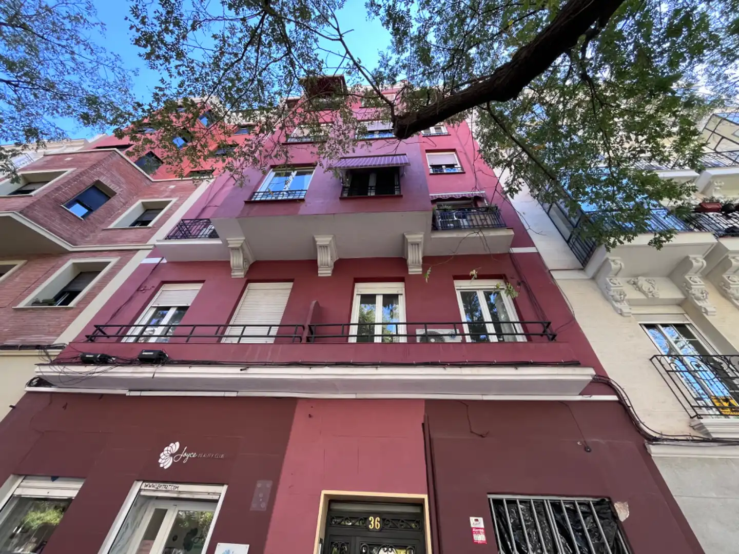 Vista exterior de Local en venda en Madrid