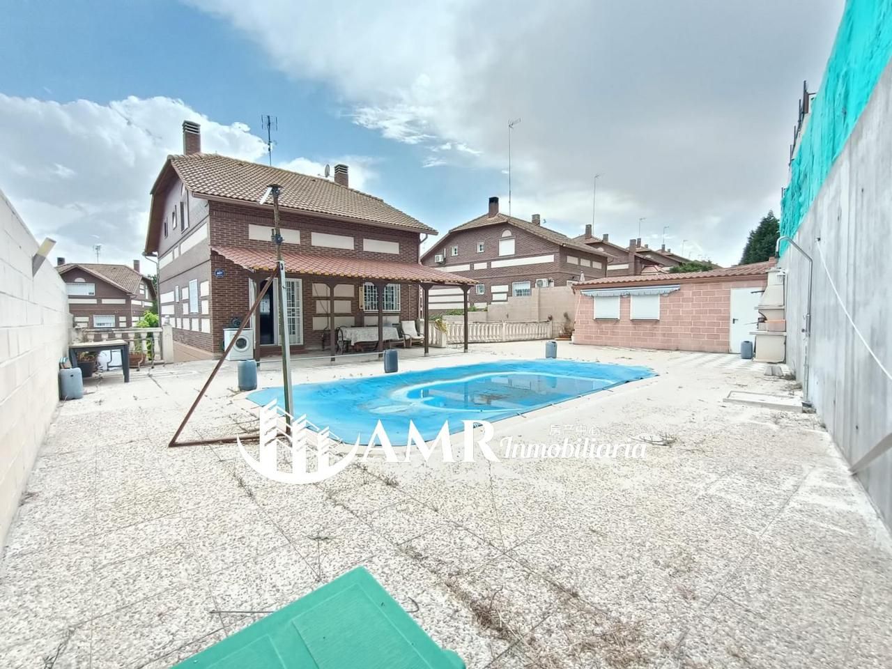 Vista exterior de Casa o xalet en venda en Seseña amb Calefacció, Jardí privat i Traster
