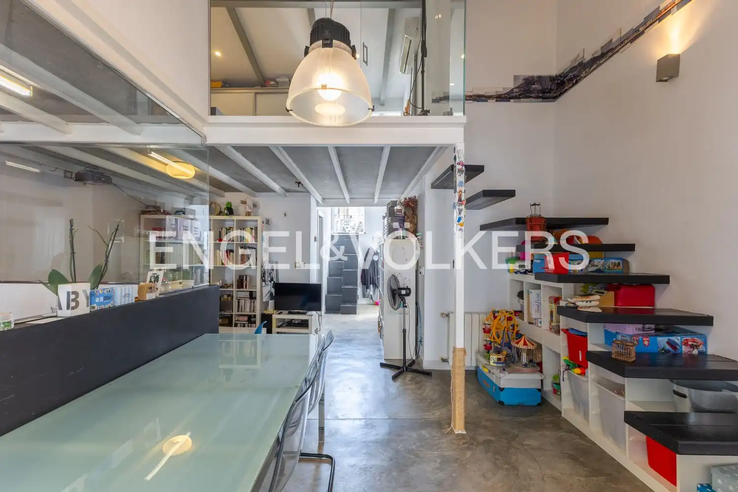 Dachboden zum Verkauf in Valencia mit Heizung und Balkon