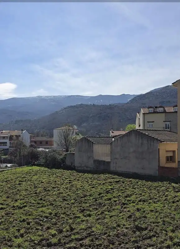 Vista exterior de Piso en venta en Navaluenga con Calefacción, Terraza y Balcón