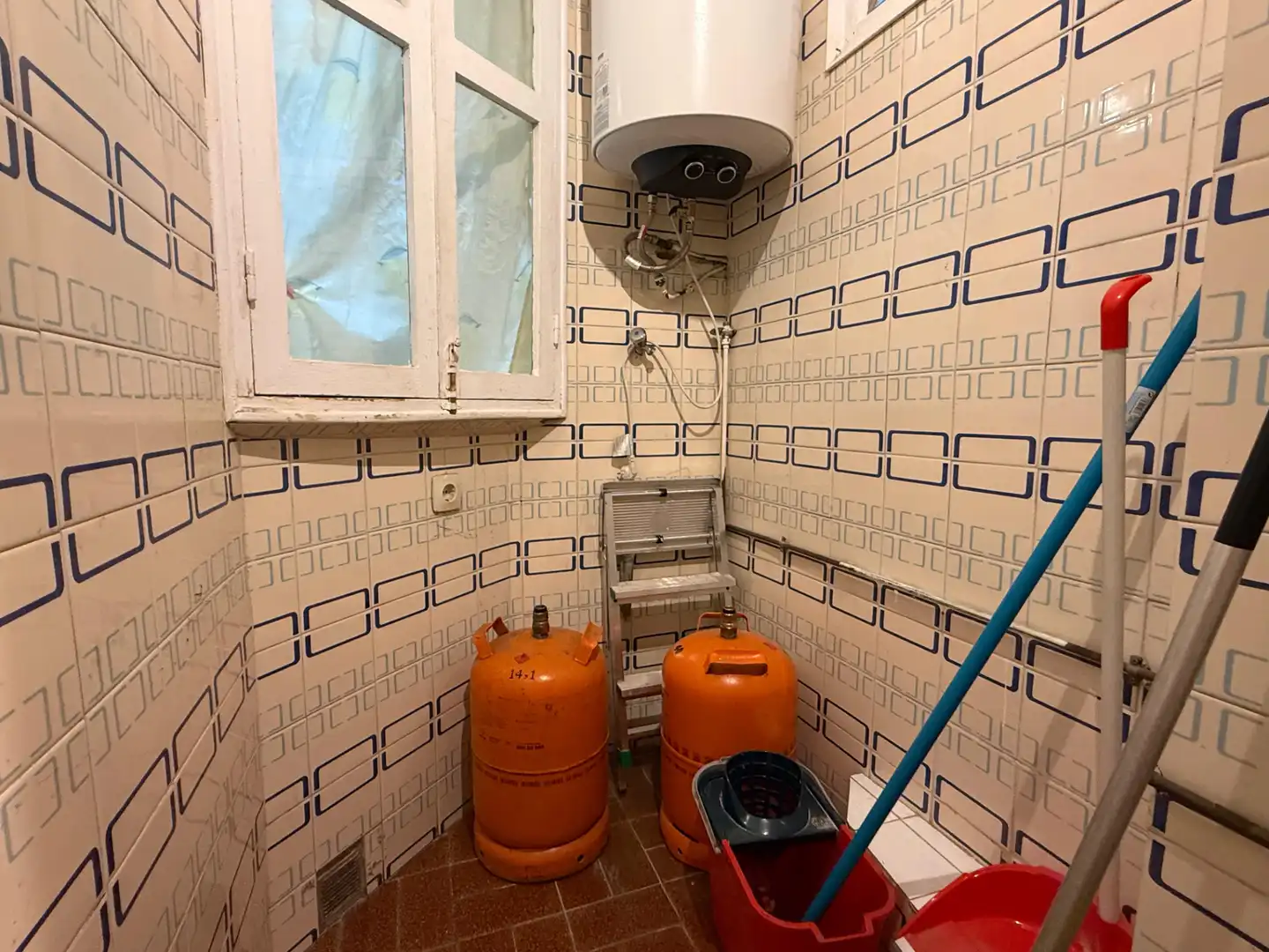 Cocina de Piso en venta en L'Hospitalet de Llobregat con Amueblado, Balcón y Alarma