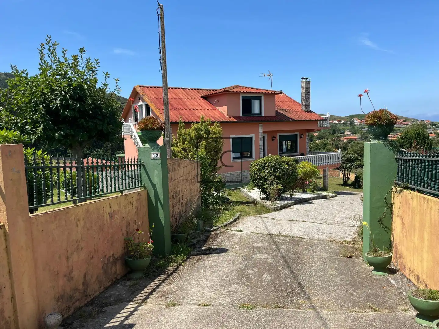 Vista exterior de Casa o xalet en venda en Valdoviño amb Jardí privat, Terrassa i Traster