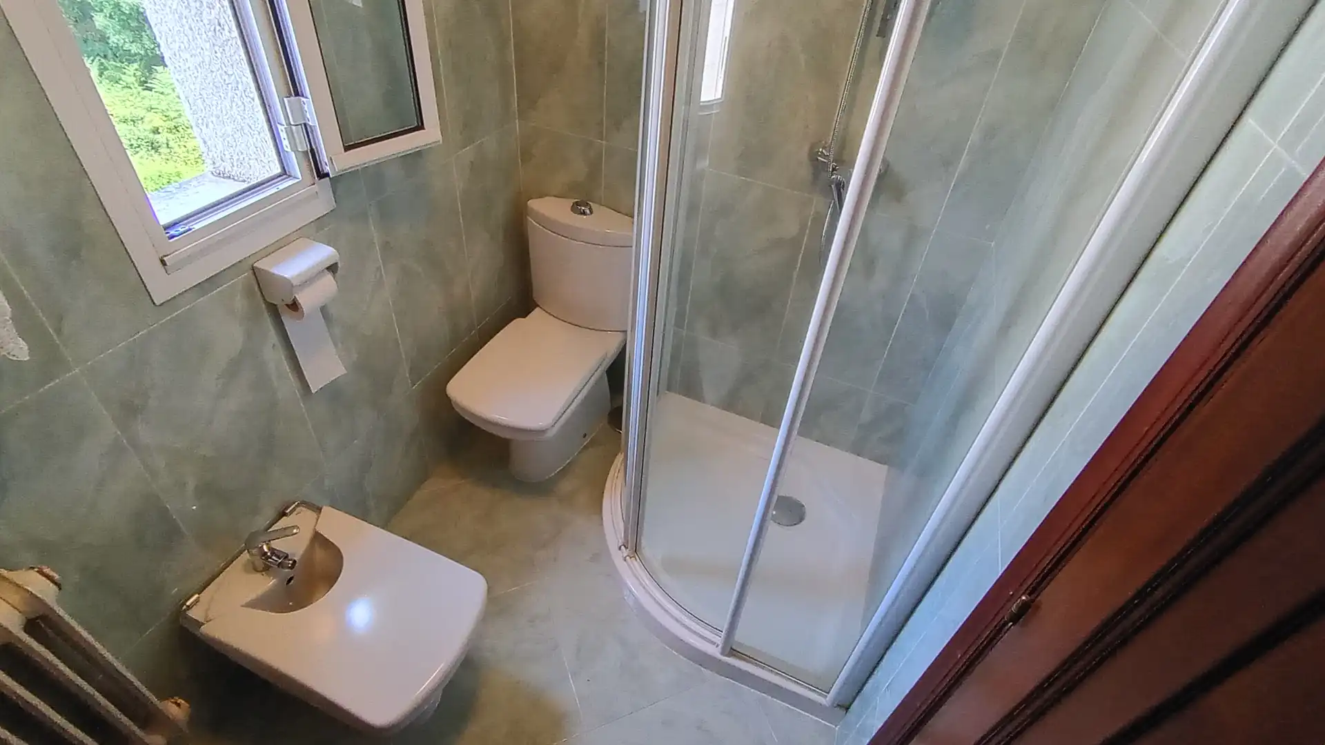 Baño de Piso de alquiler en Teo con Amueblado, Horno y Lavadora
