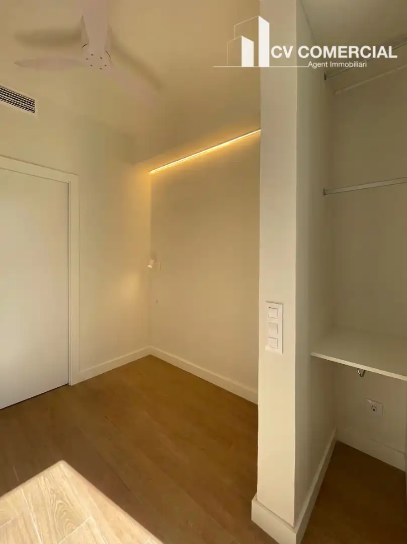 Flat for sale in Barcelona  with Air Conditioner, Heating and Parquet flooring