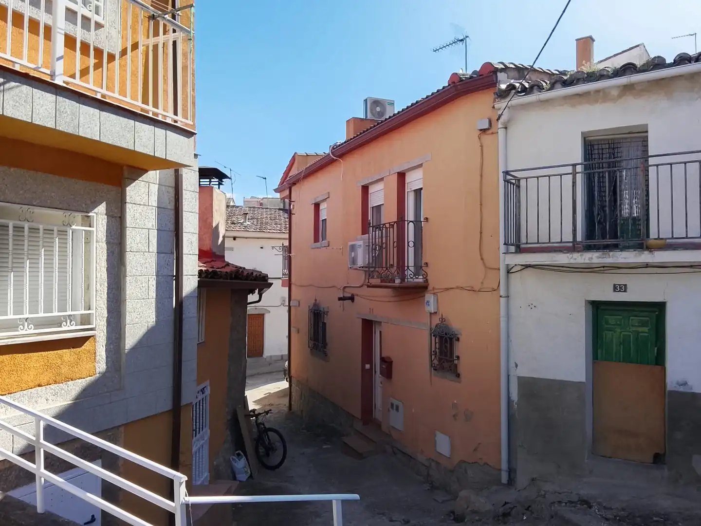 Vista exterior de Dúplex en venta en El Hoyo de Pinares  con Aire acondicionado, Calefacción y Terraza