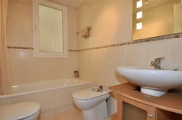 Bany de Apartament en venda en Calpe / Calp amb Aire condicionat, Calefacció i Jardí privat