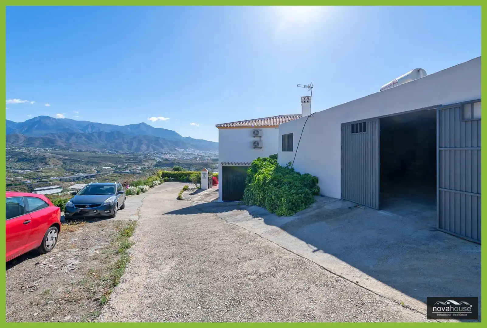 Vista exterior de Finca rústica en venta en Nerja con Aire acondicionado, Trastero y Piscina