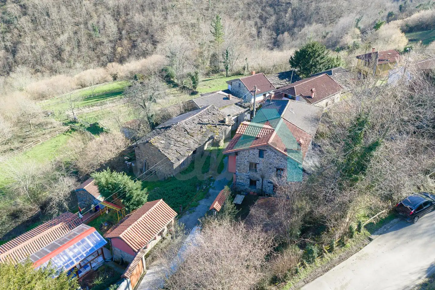 Vista exterior de Casa adosada en venda en Aller amb Jardí privat, Terrassa i Traster