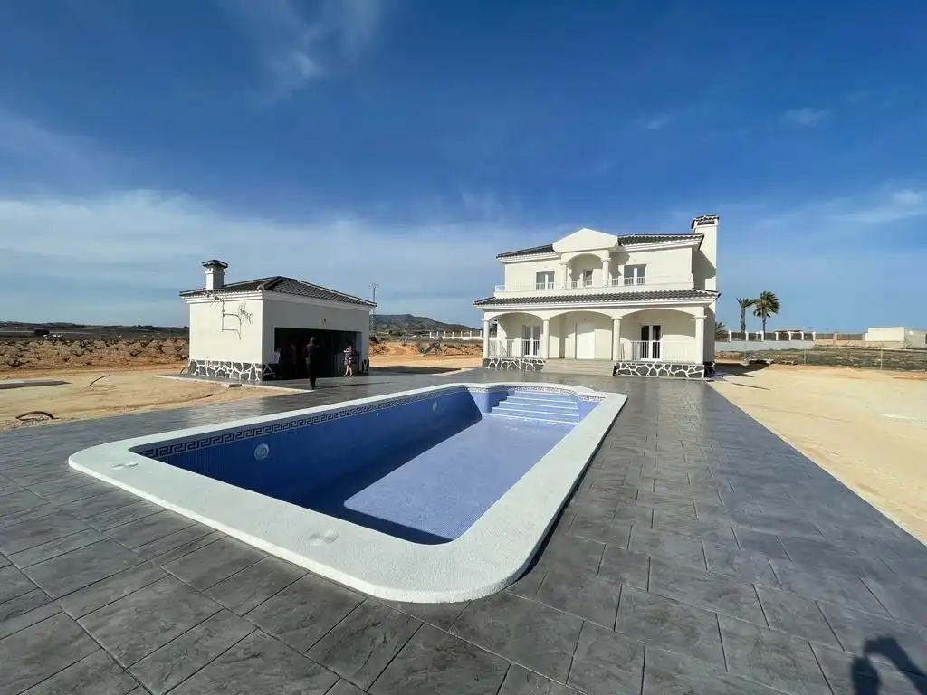 Chalet con piscina en venta en El Pinós / Pinoso, imagen 3