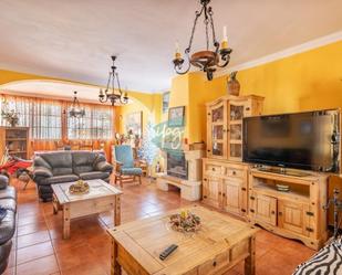 Sala d'estar de Casa adosada en venda en Marbella amb Terrassa