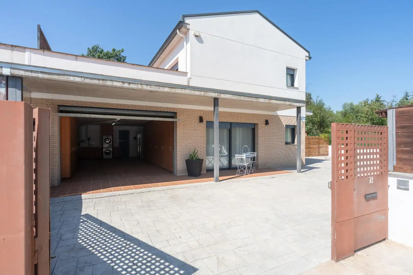 Exterior view of Houses for rent in Girona  with Air Conditioner, Private garden and Terrace