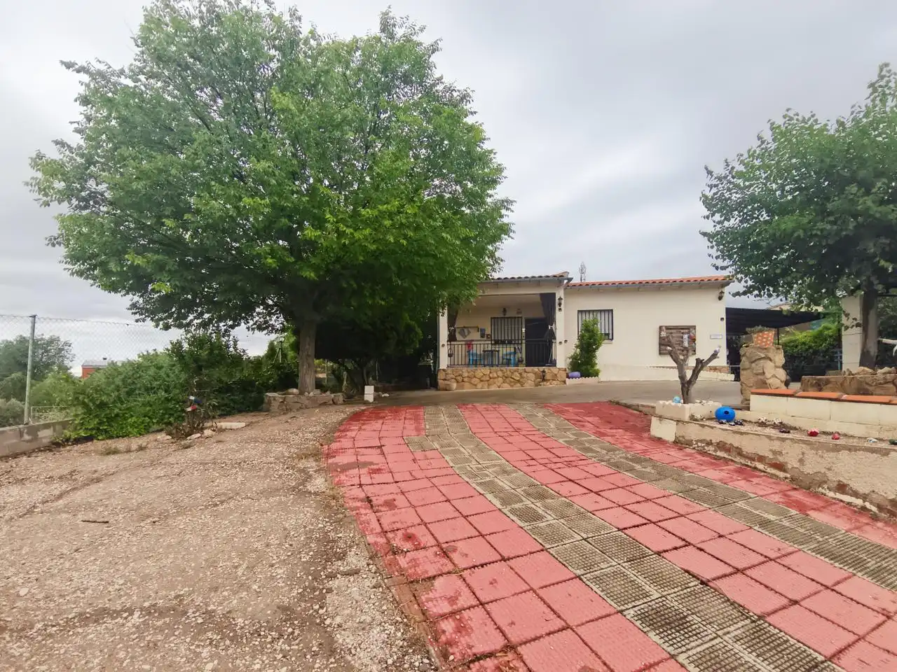 Exterior view of Houses for sale in Barajas de Melo  with Air Conditioner, Heating and Private garden