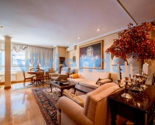 Living room of Flat for sale in  Madrid Capital  with Air Conditioner, Heating and Balcony