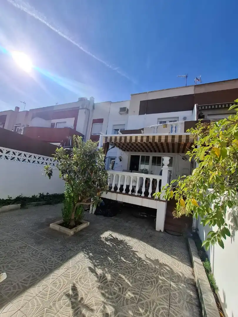 Vista exterior de Casa o chalet en venta en Villaviciosa de Odón con Aire acondicionado, Calefacción y Jardín privado