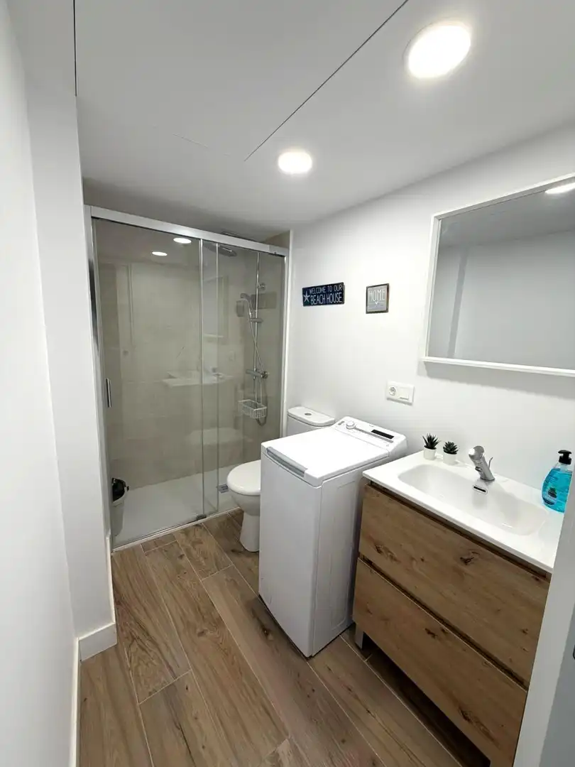 Badezimmer von Wohnung zur Miete in Alicante / Alacant