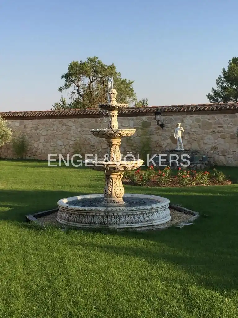 Vista exterior de Casa o chalet en venta en Condado de Castilnovo con Aire acondicionado, Calefacción y Jardín privado