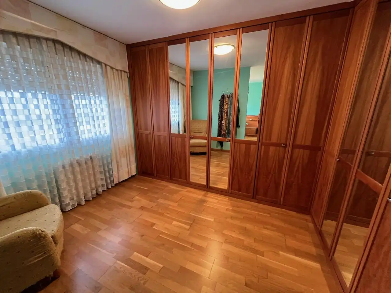 Habitación de Casa adosada en venta en Zaragoza con Aire acondicionado, Calefacción y Jardín privado