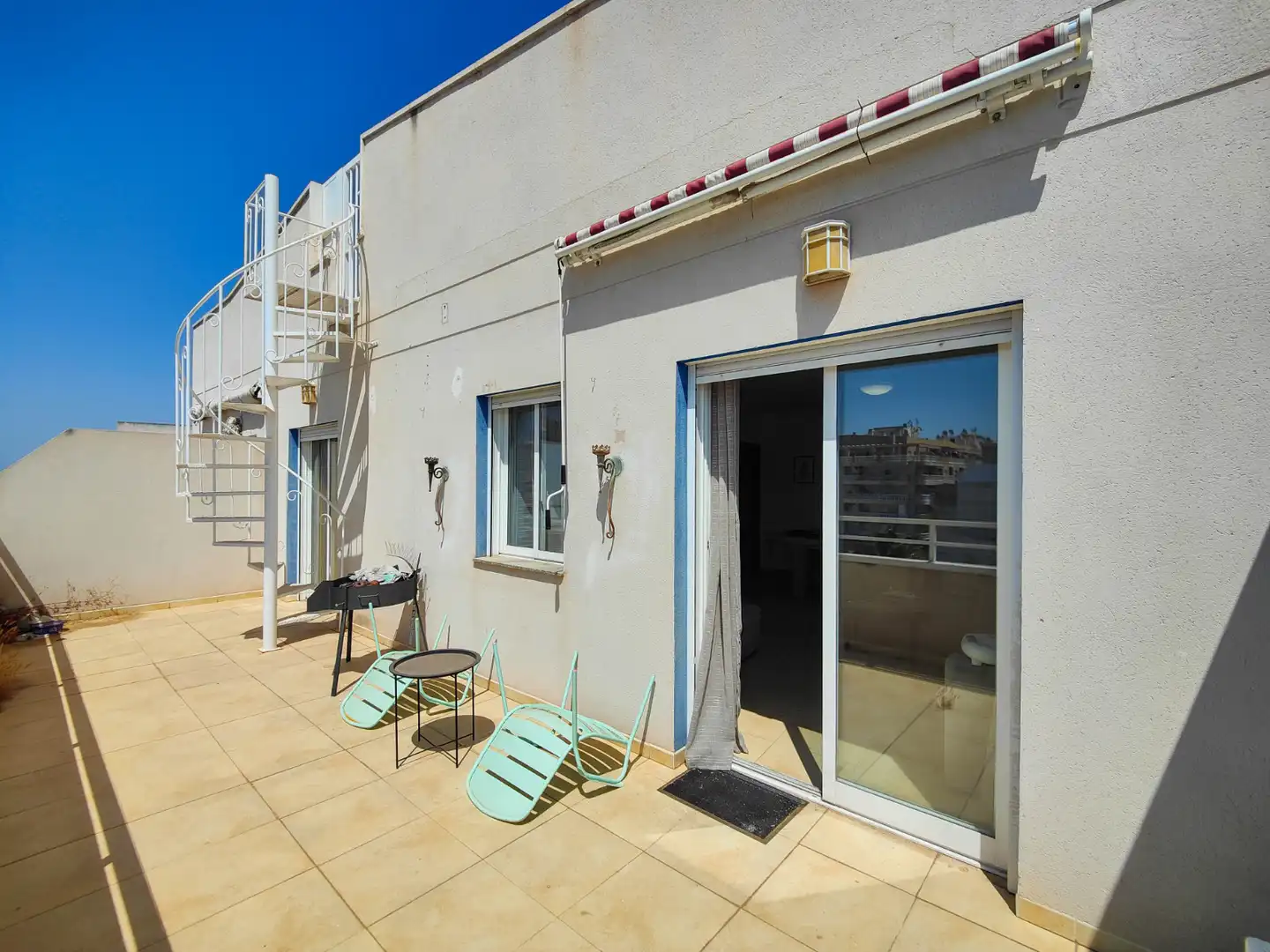 Terrasse von Dachboden zur Miete in Torrevieja mit Terrasse, Möbliert und Ofen