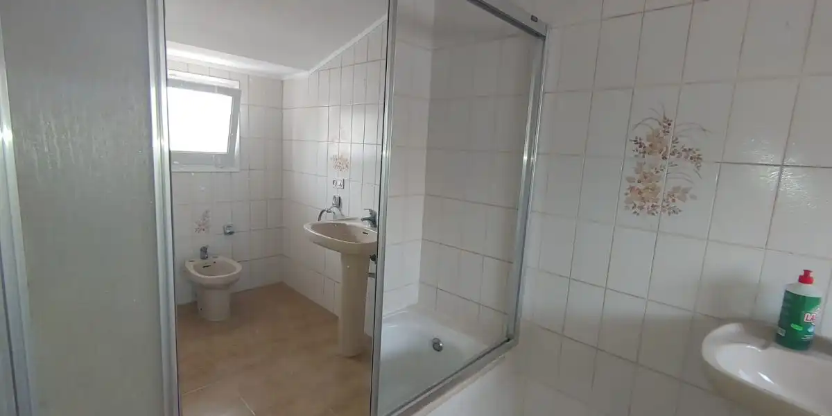 Bany de Casa adosada en venda en Anglès amb Calefacció, Terrassa i Traster