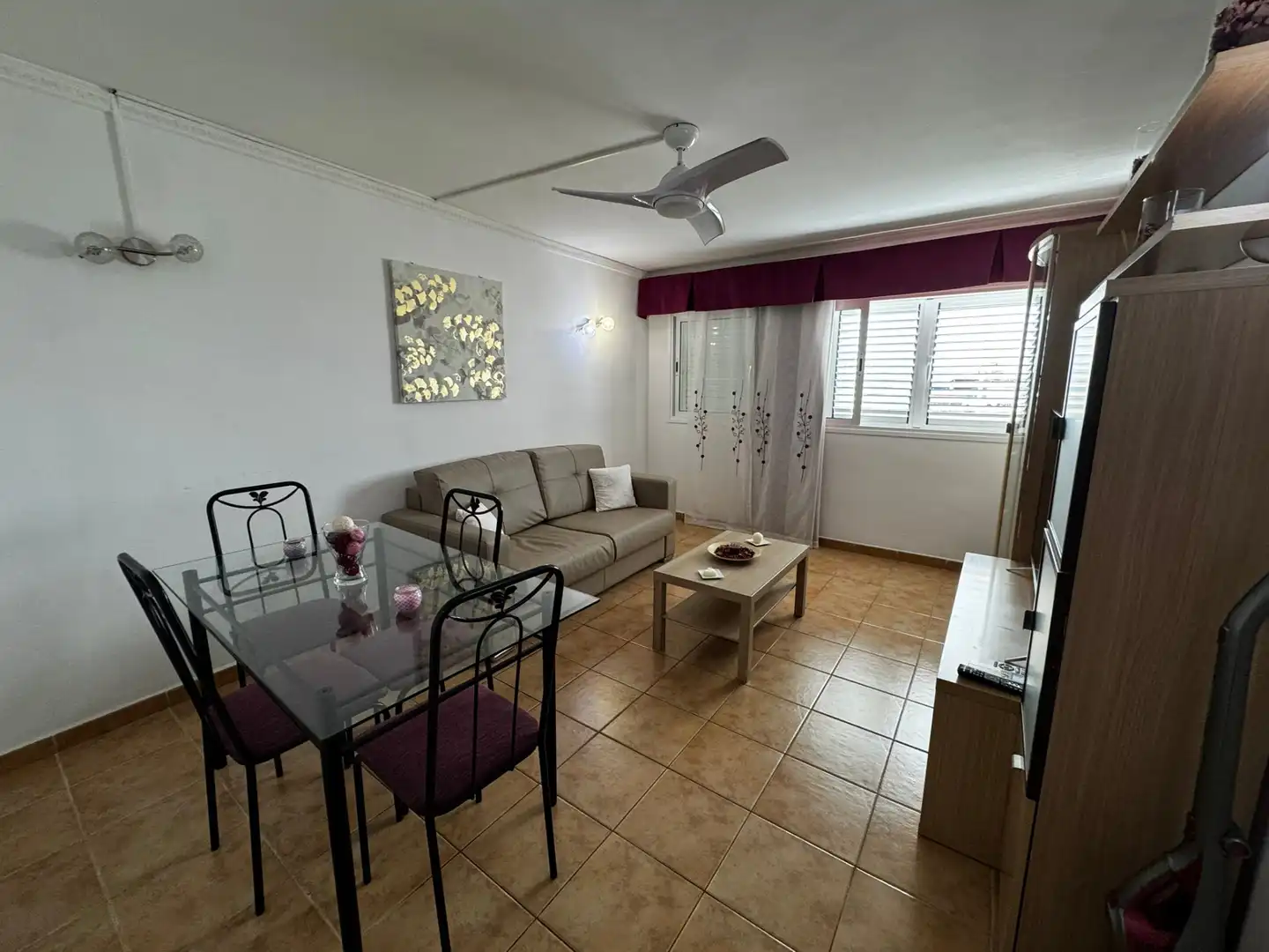 Sala de estar de Piso en venta en Guía de Isora con Aire acondicionado, Trastero y Amueblado