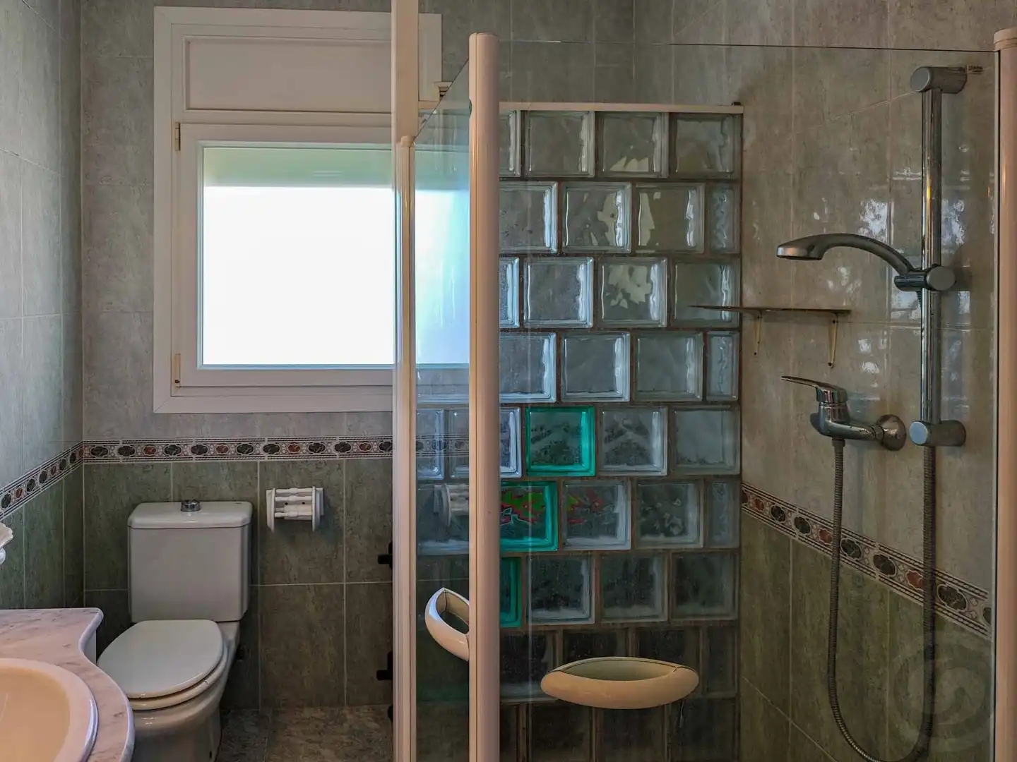 Bathroom of Houses for sale in Montgrí