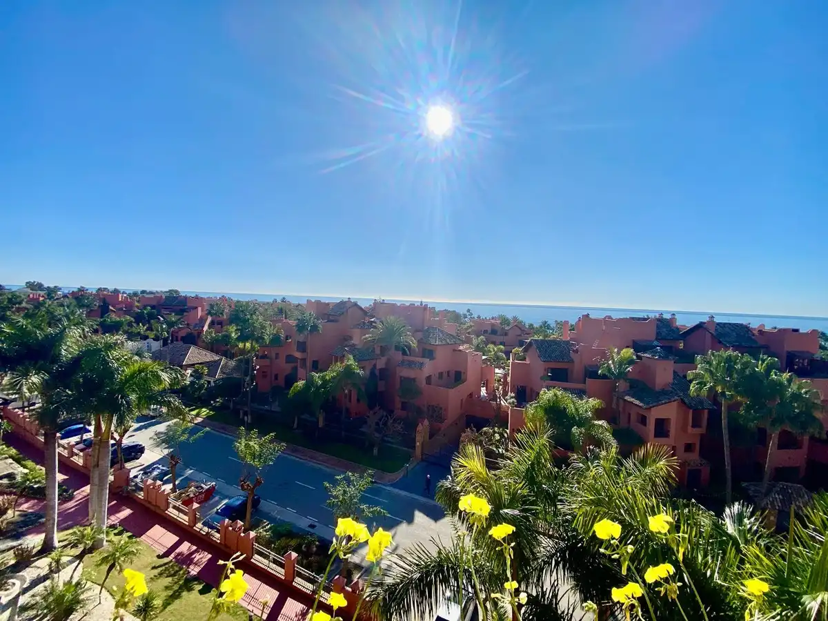 Vista exterior de Apartament en venda en Estepona amb Terrassa, Traster i Moblat