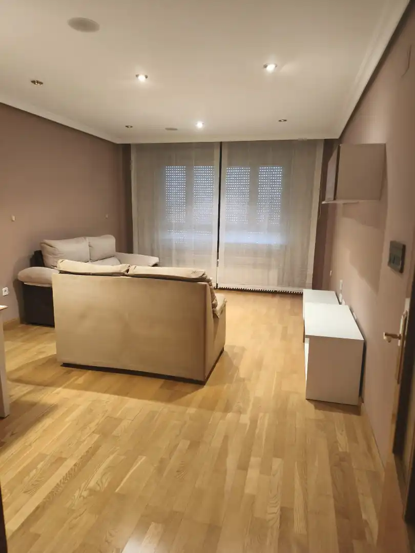 Living room of Flat for rent in Cuenca  with Air Conditioner, Heating and Parquet flooring