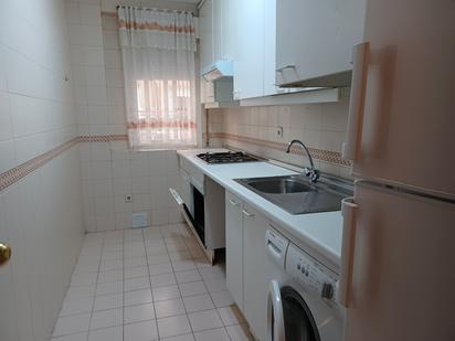 Kitchen of Flat to rent in Alcorcón  with Parquet flooring, Washing machine and Balcony