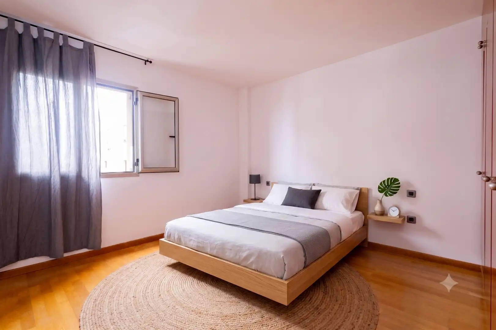 Habitación de Ático de alquiler en San Cristóbal de la Laguna con Terraza, Trastero y Balcón