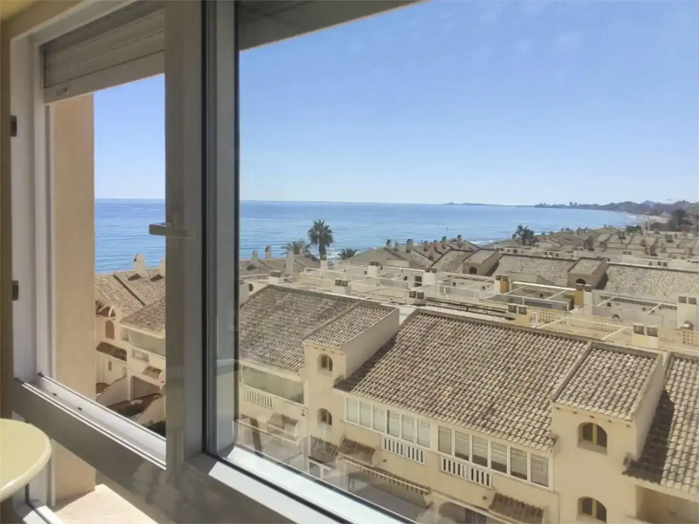 Vista exterior de Pis de lloguer en La Manga del Mar Menor amb Aire condicionat, Piscina i Moblat