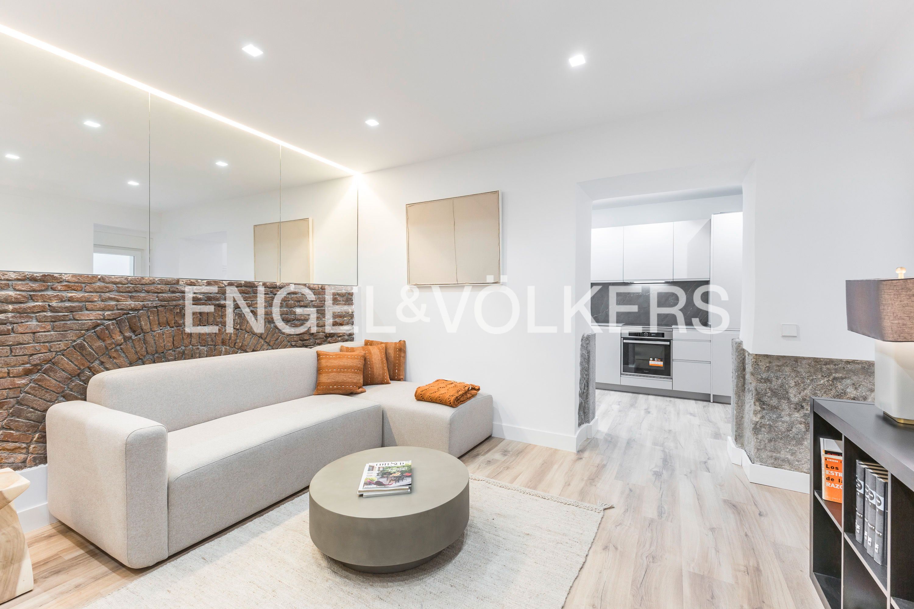 Living room of Apartment for sale in  Madrid Capital  with Heating and Furnished