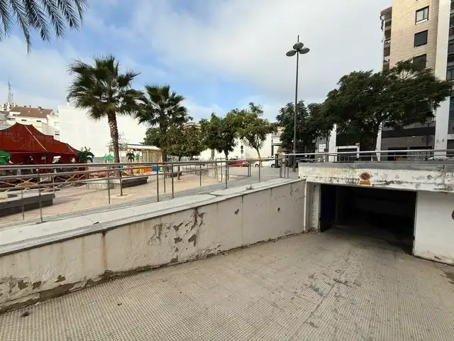 Garaje de alquiler en Calle Pablo Rada, Centro